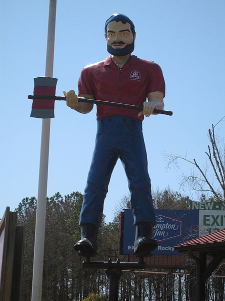 450px-Muffler_man_in_Rocky_Mount,_North_Carolina_001