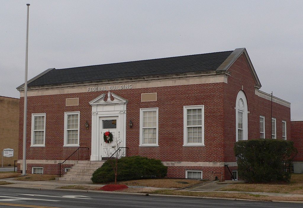 Smithfield,_North_Carolina_formerpost_office_from_S_1