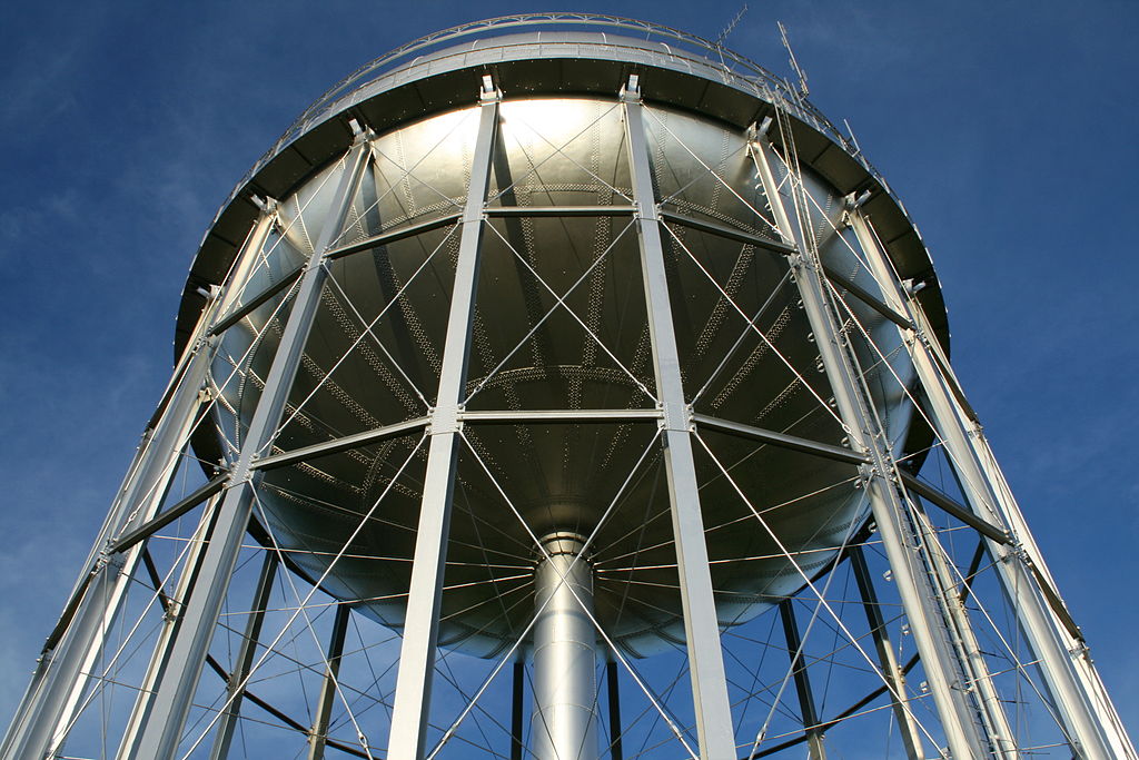 1024px-2008-08-22_Water_tower_in_Burlington_3