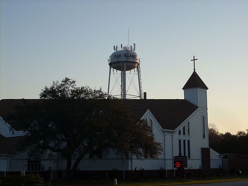 800px-Oak_Island_Water_Tower